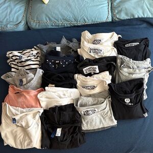 H&M Women's T-Shirts in Black, White, and Pink